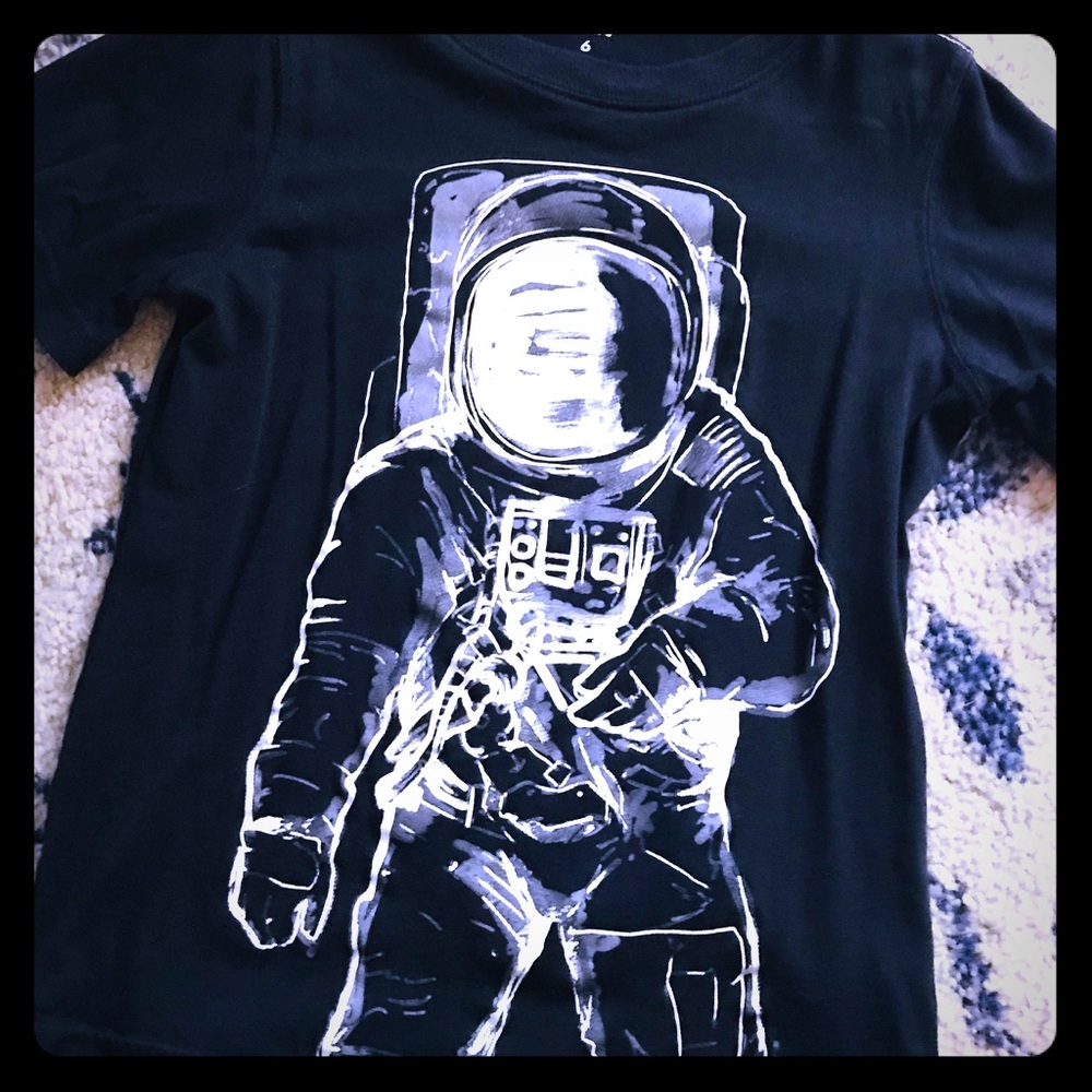 Boys  gently worn t-shirt. No visible wear or tear